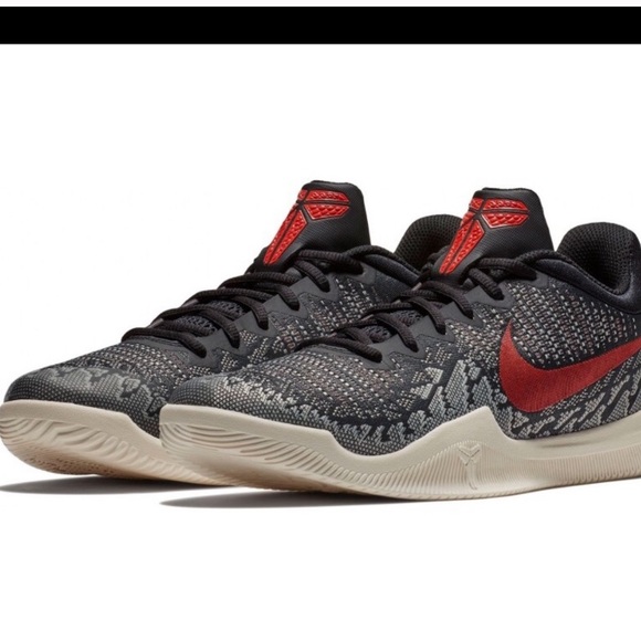 kobe bryant's tennis shoes